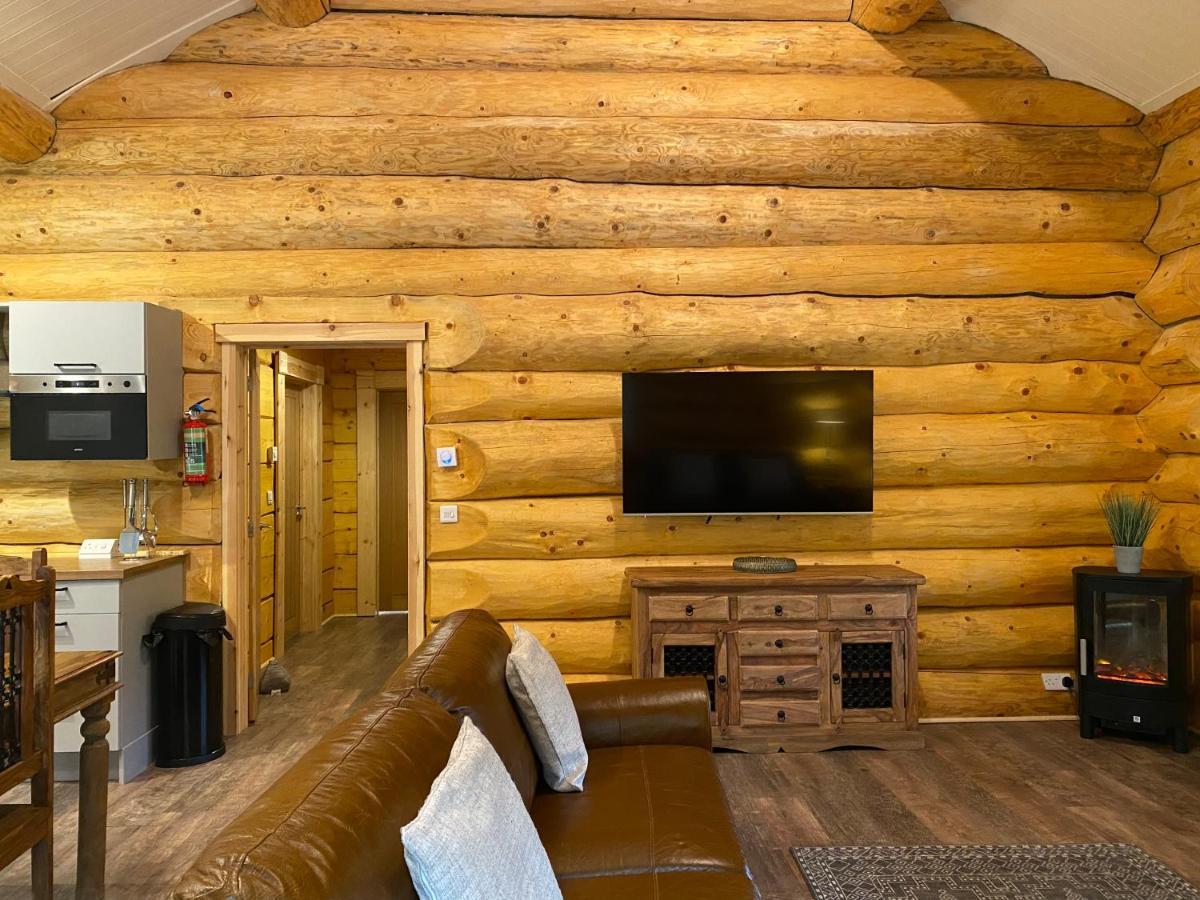 Ewes Water Log Cabins Langholm Εξωτερικό φωτογραφία